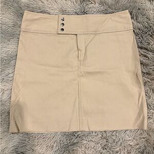 Classy NWOT Banana Republic Skirt. Its really is a gorgeous Skirt SZ 2 Stretch